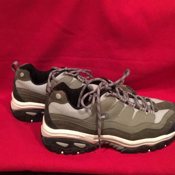 Skechers tennis shoes - Picture 2 of 5